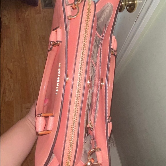 Michael kors satchel medium size - Picture 6 of 8